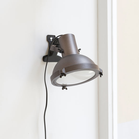 Le Corbusier Projecteur PiInza Clip Table Lamp NEMO