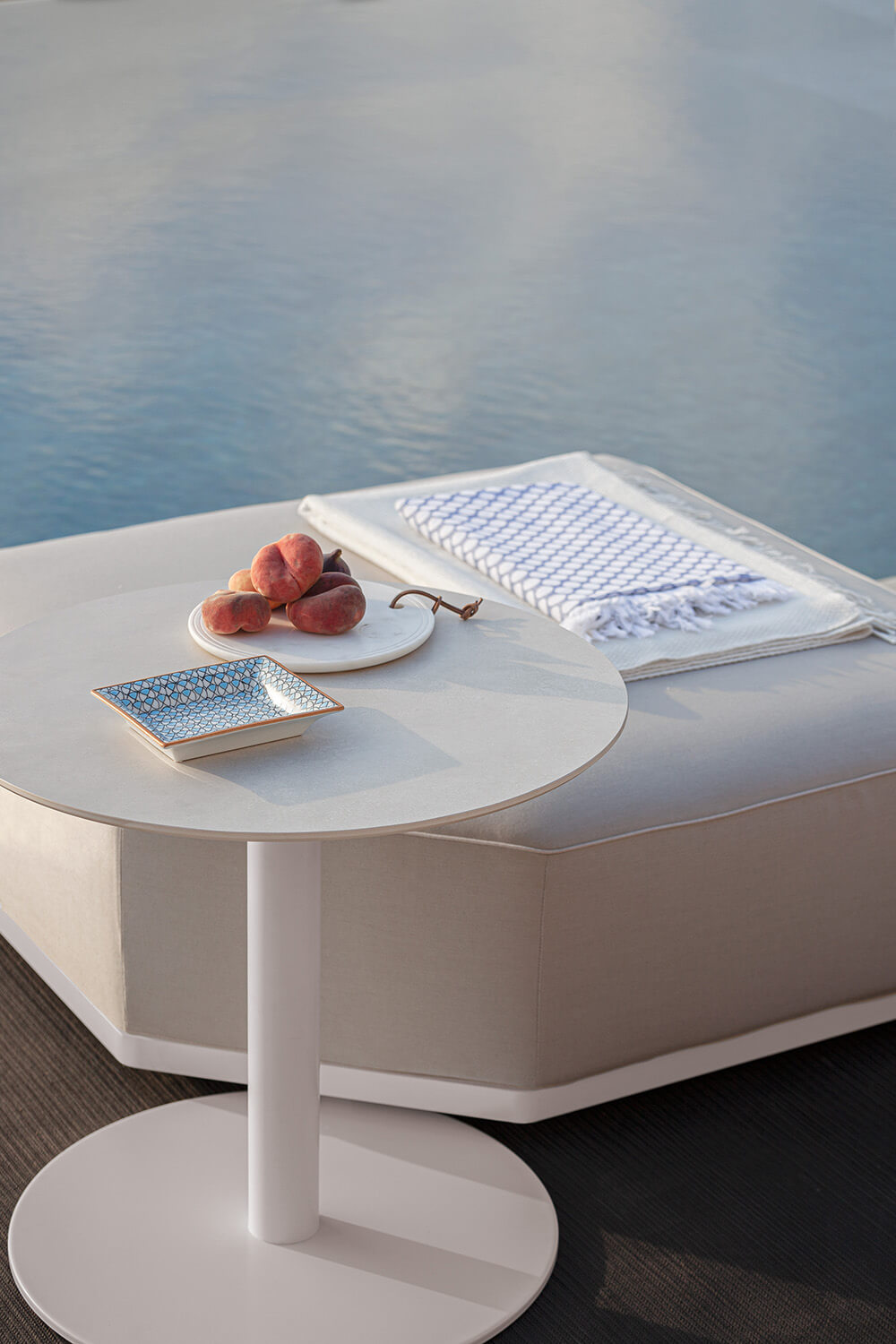 Dream Side Table Smart Powder Coffee Tables & Side Tables Atmosphera