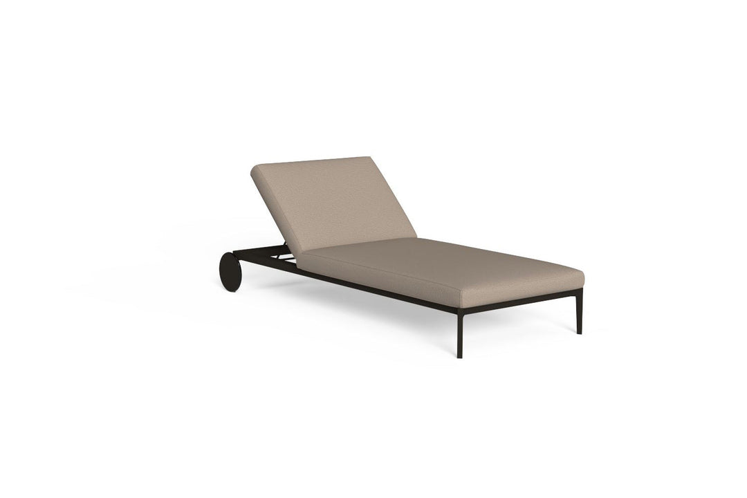 Leaf Chaise Lounge Outdoor Chaise Lounges Talenti