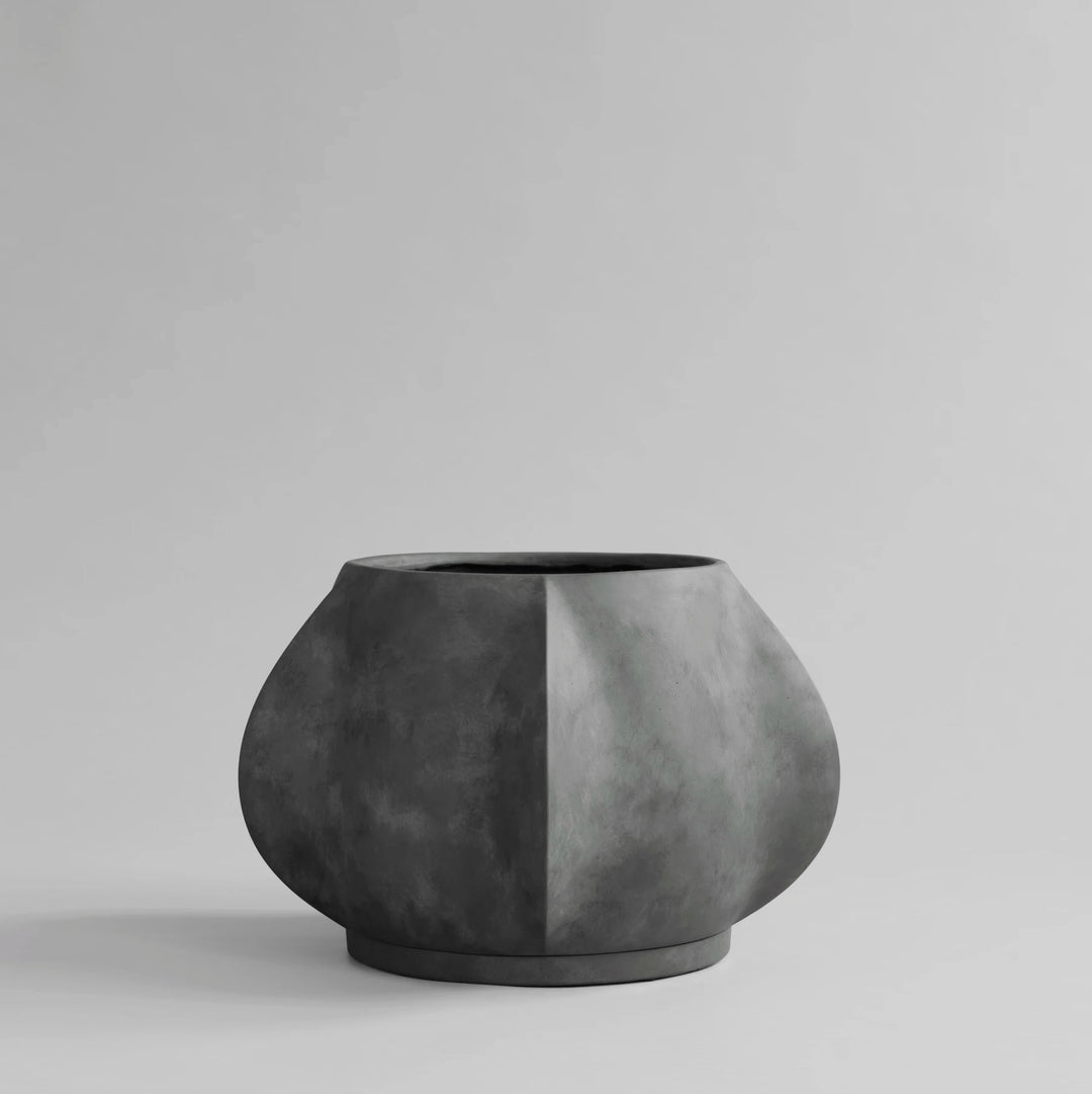 Arket Plant Pot, Medio - Dark Grey Home & Garden:Home Décor:Other Home Décor 101 Copenhagen   