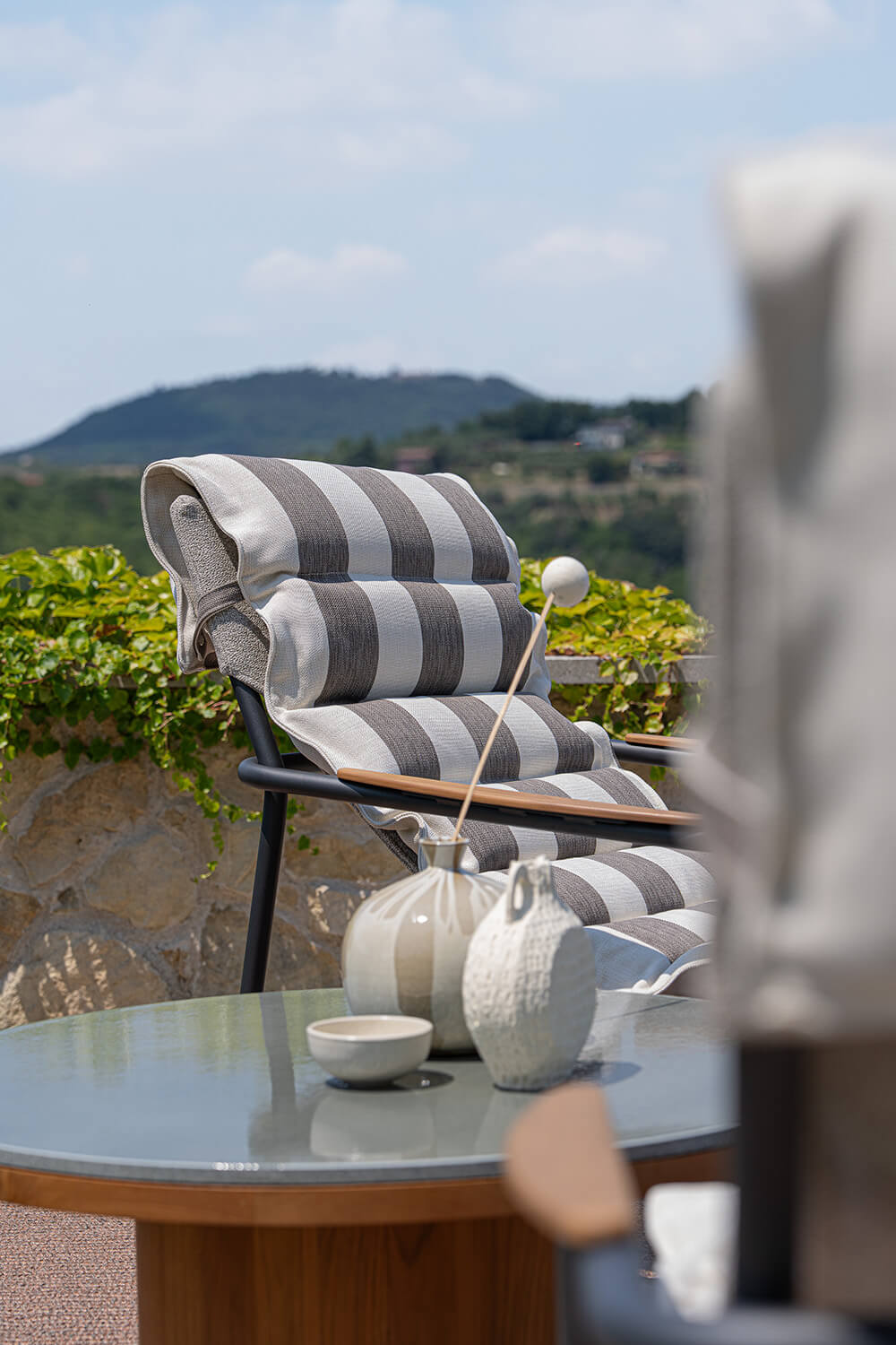 Zante Padded Lounge Chair Lounge Chairs Atmosphera