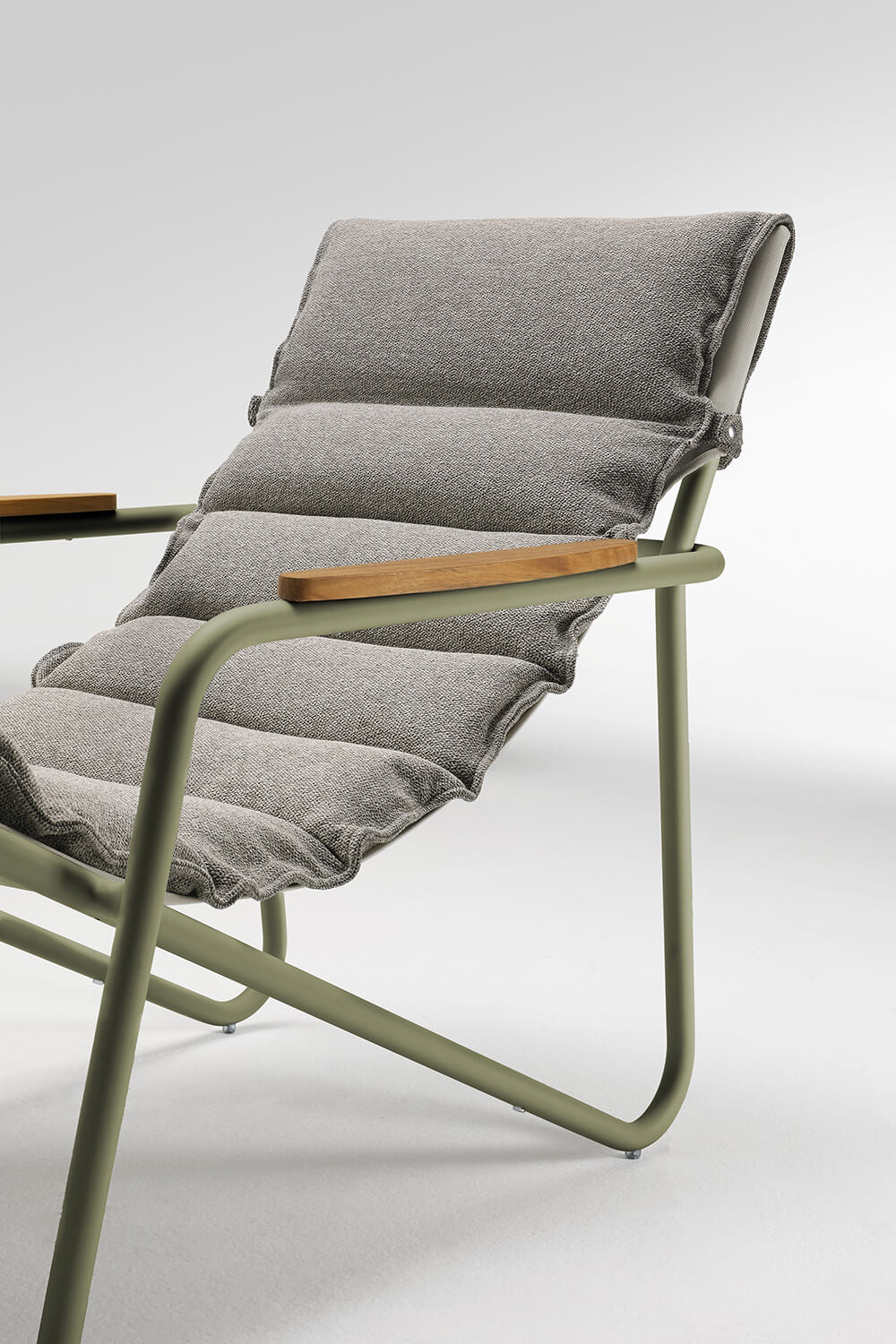 Zante Padded Lounge Chair Lounge Chairs Atmosphera