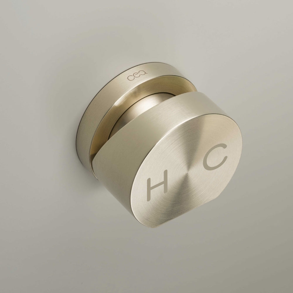 Outdoor Showers NEU38 Outdoor Showers CEA   