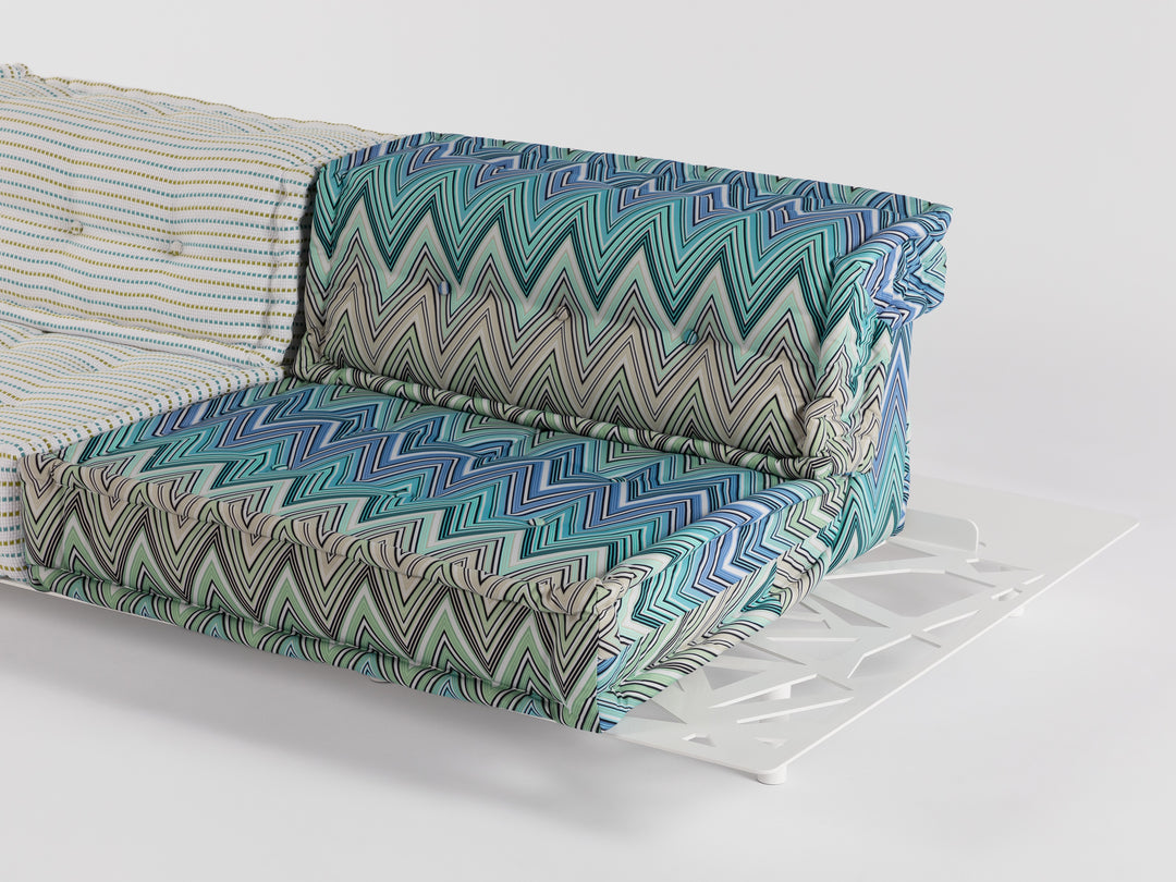 Mah Jong Kew Ikon Outdoor 2.5 Seat Sofa Outdoor Roche Bobois   